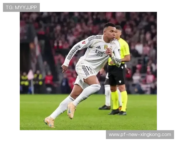 姆巴佩空当突破如闪电穿梭——速度与技巧的完美结合 姆巴佩空当突破如闪电穿梭——速度与技巧的完美结合